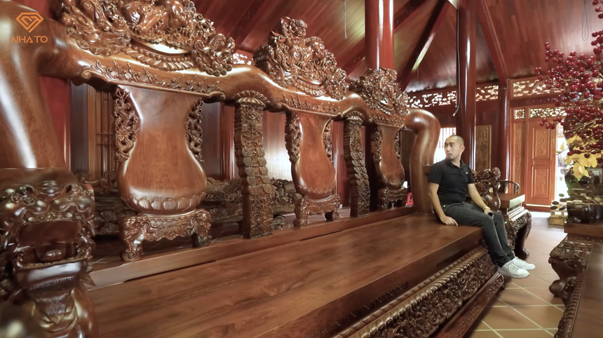 Nhà siêu giàu lau bàn ghế rồng phượng tiền tỷ thế nào? - Ảnh 7.