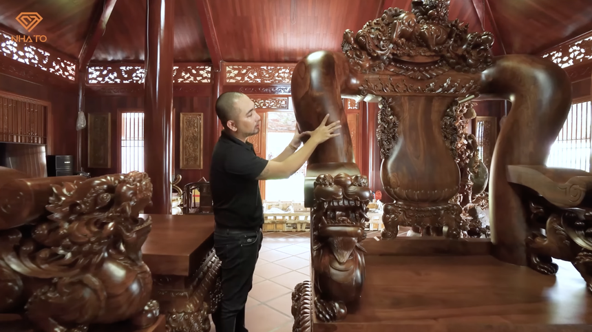 Nhà siêu giàu lau bàn ghế rồng phượng tiền tỷ thế nào? - Ảnh 8.