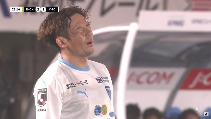 Đồng đội Công Phượng đá bóng thẳng vào lưới nhà, cả đội bất lực đứng nhìn - Ảnh 4.