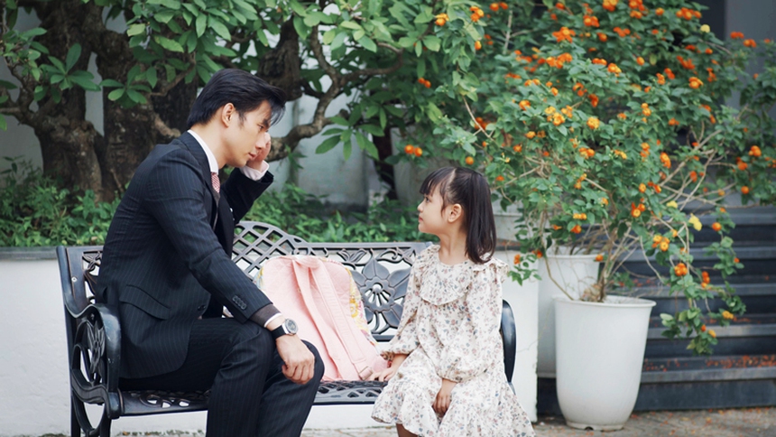 Tiêu chuẩn kép trong phim truyền hình Việt: Đàn ông lớn tuổi độc thân thì tử tế, còn phụ nữ lớn tuổi độc thân lại mưu mô? - Ảnh 2. Tiêu chuẩn kép trong phim truyền hình Việt: Đàn ông lớn tuổi độc thân thì tử tế, còn phụ nữ lớn tuổi độc thân lại mưu mô? - Ảnh 2.