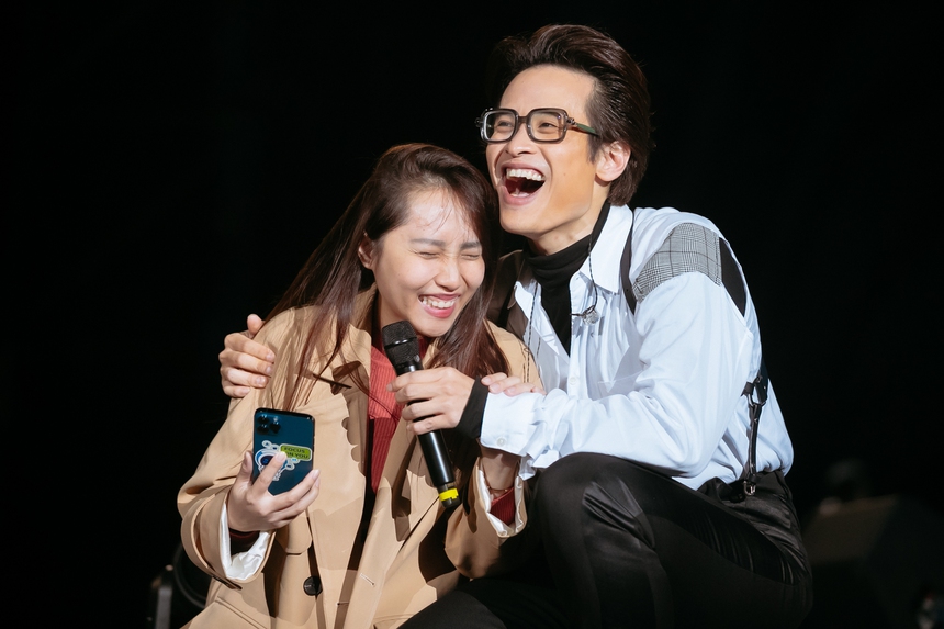 Đêm mở màn Chân Trời Rực Rỡ: Hà Anh Tuấn cover hit Mỹ Tâm và có 1 lời nhắn đến “chị đẹp”, “huyền thoại” Kitaro khiến khán giả “nổi da gà” - Ảnh 5. Đêm mở màn Chân Trời Rực Rỡ: Hà Anh Tuấn cover hit Mỹ Tâm và có 1 lời nhắn đến “chị đẹp”, “huyền thoại” Kitaro khiến khán giả “nổi da gà” - Ảnh 5.