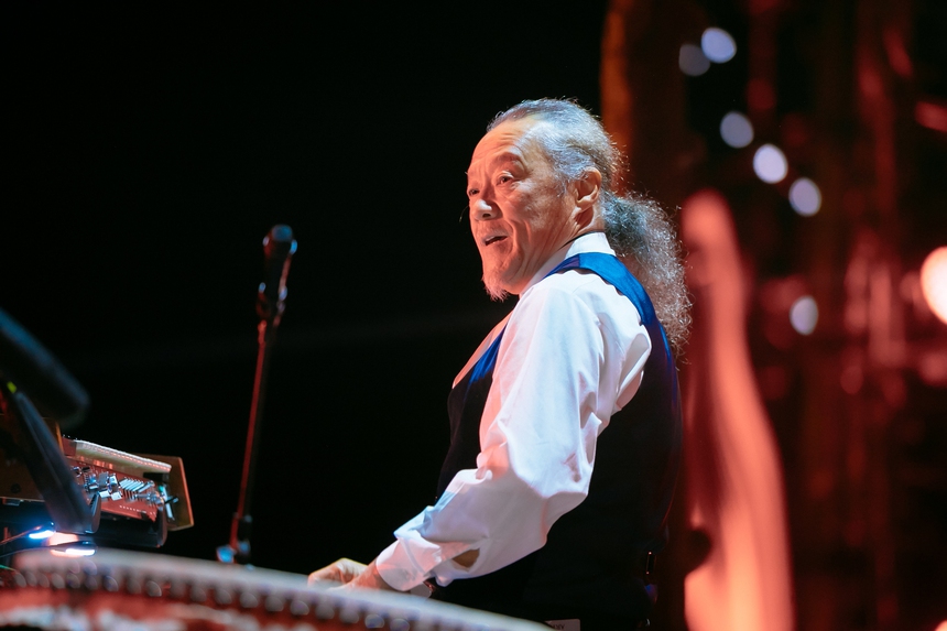 Đêm mở màn Chân Trời Rực Rỡ: Hà Anh Tuấn cover hit Mỹ Tâm và có 1 lời nhắn đến “chị đẹp”, “huyền thoại” Kitaro khiến khán giả “nổi da gà” - Ảnh 9. Đêm mở màn Chân Trời Rực Rỡ: Hà Anh Tuấn cover hit Mỹ Tâm và có 1 lời nhắn đến “chị đẹp”, “huyền thoại” Kitaro khiến khán giả “nổi da gà” - Ảnh 9.