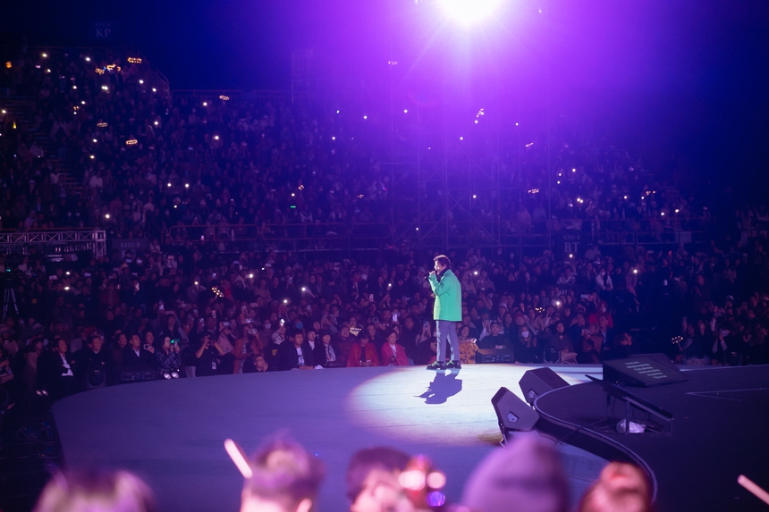 Đêm mở màn Chân Trời Rực Rỡ: Hà Anh Tuấn cover hit Mỹ Tâm và có 1 lời nhắn đến “chị đẹp”, “huyền thoại” Kitaro khiến khán giả “nổi da gà” - Ảnh 14. Đêm mở màn Chân Trời Rực Rỡ: Hà Anh Tuấn cover hit Mỹ Tâm và có 1 lời nhắn đến “chị đẹp”, “huyền thoại” Kitaro khiến khán giả “nổi da gà” - Ảnh 14.