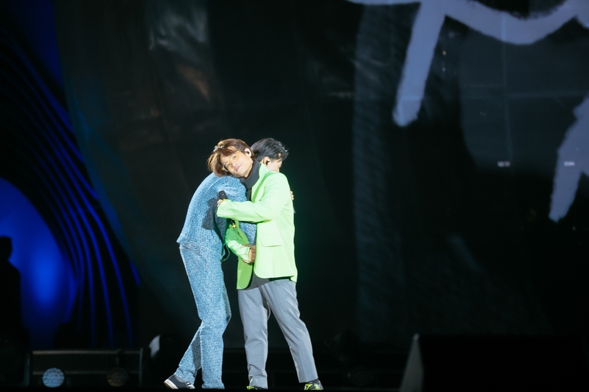 Đêm mở màn Chân Trời Rực Rỡ: Hà Anh Tuấn cover hit Mỹ Tâm và có 1 lời nhắn đến “chị đẹp”, “huyền thoại” Kitaro khiến khán giả “nổi da gà” - Ảnh 13. Đêm mở màn Chân Trời Rực Rỡ: Hà Anh Tuấn cover hit Mỹ Tâm và có 1 lời nhắn đến “chị đẹp”, “huyền thoại” Kitaro khiến khán giả “nổi da gà” - Ảnh 13.