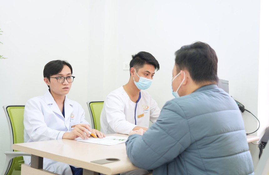 "Yêu cửa sau" đổi gió dễ thăng hoa hay mạo hiểm? Chuyên giải đáp - Ảnh 1. "Yêu cửa sau" đổi gió dễ thăng hoa hay mạo hiểm? Chuyên giải đáp - Ảnh 1.