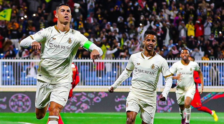 Lập tiếp hat-trick chớp nhoáng, Cristiano Ronaldo đưa Al-Nassr lên ngôi đầu - Ảnh 1. Lập tiếp hat-trick chớp nhoáng, Cristiano Ronaldo đưa Al-Nassr lên ngôi đầu - Ảnh 1.