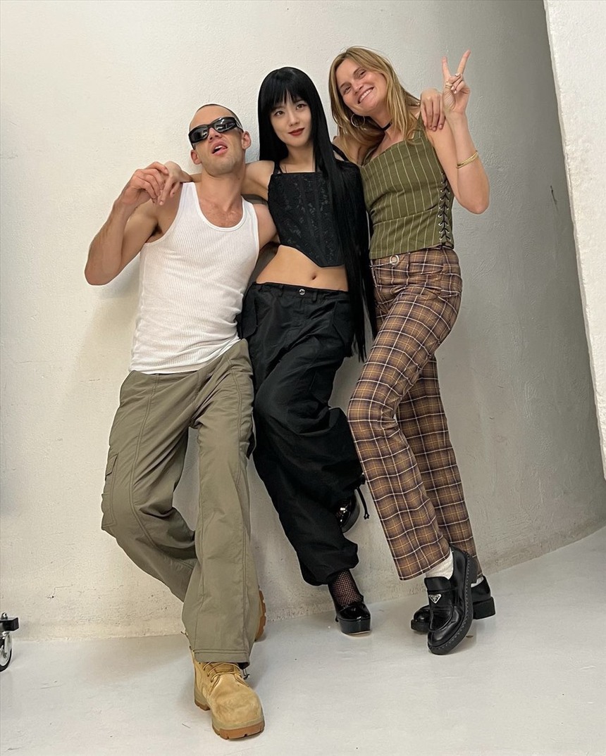 HOT: Jisoo 'đánh sập' web bán tạp chí Vogue, khiến váy 130 triệu của Dior của 'bốc hơi' trong nửa nốt nhạc! - Ảnh 2.