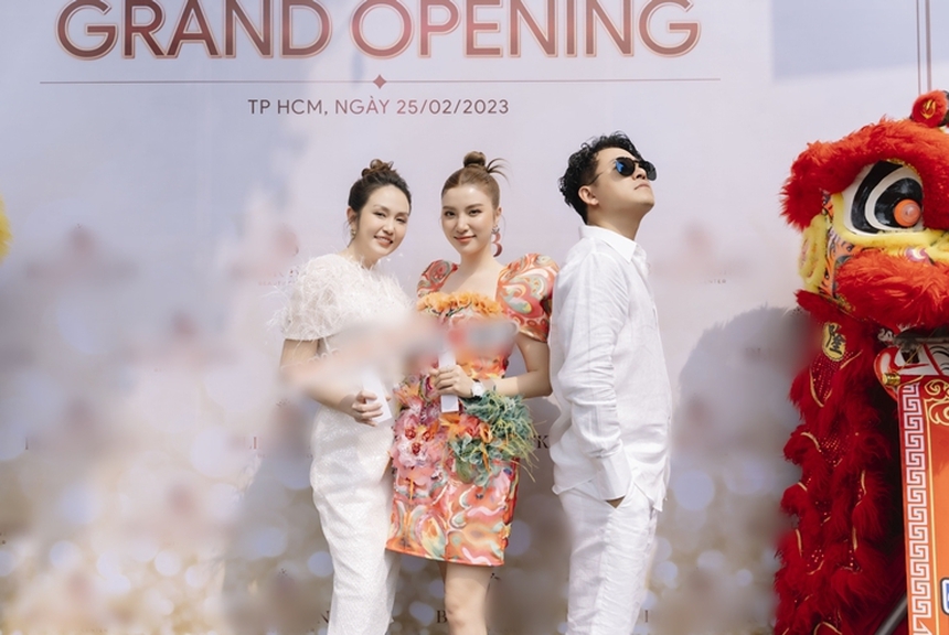 Hạnh Sino bên dàn siêu xe trăm tỷ gây náo loạn khu phố - Ảnh 5.