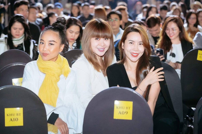 Thanh Hằng xuất hiện ủng hộ "người tình tin đồn" Hà Anh Tuấn, gần 10 nghìn khán giả lấp đầy đêm concert thứ hai - Ảnh 6. Thanh Hằng xuất hiện ủng hộ "người tình tin đồn" Hà Anh Tuấn, gần 10 nghìn khán giả lấp đầy đêm concert thứ hai - Ảnh 6.