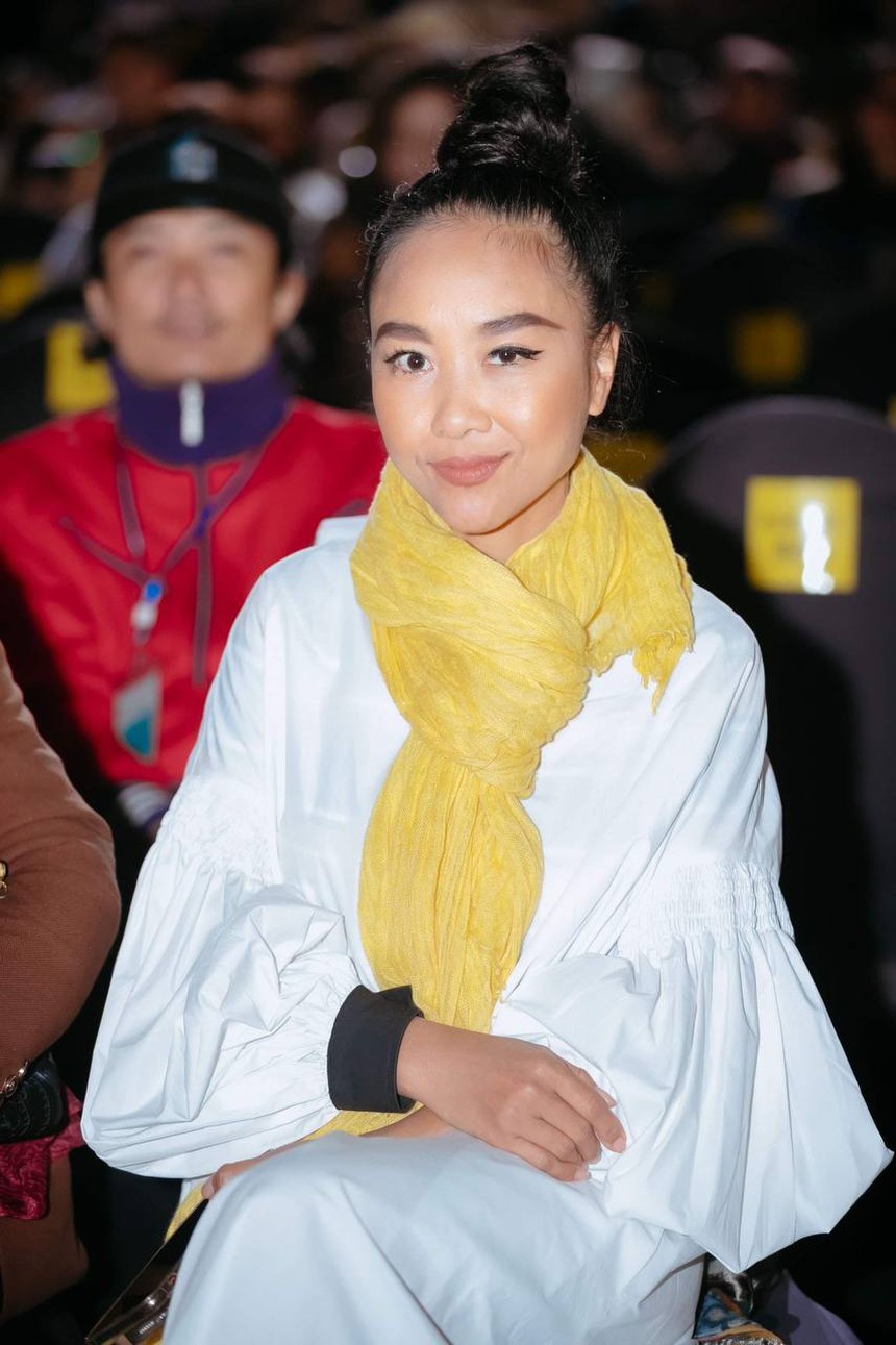 Thanh Hằng xuất hiện ủng hộ "người tình tin đồn" Hà Anh Tuấn, gần 10 nghìn khán giả lấp đầy đêm concert thứ hai - Ảnh 3. Thanh Hằng xuất hiện ủng hộ "người tình tin đồn" Hà Anh Tuấn, gần 10 nghìn khán giả lấp đầy đêm concert thứ hai - Ảnh 3.