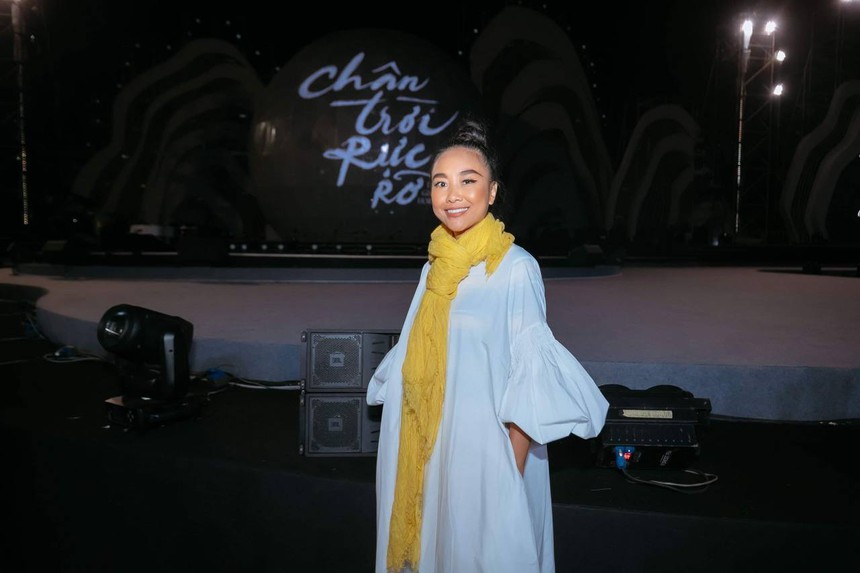 Thanh Hằng xuất hiện ủng hộ "người tình tin đồn" Hà Anh Tuấn, gần 10 nghìn khán giả lấp đầy đêm concert thứ hai - Ảnh 4. Thanh Hằng xuất hiện ủng hộ "người tình tin đồn" Hà Anh Tuấn, gần 10 nghìn khán giả lấp đầy đêm concert thứ hai - Ảnh 4.