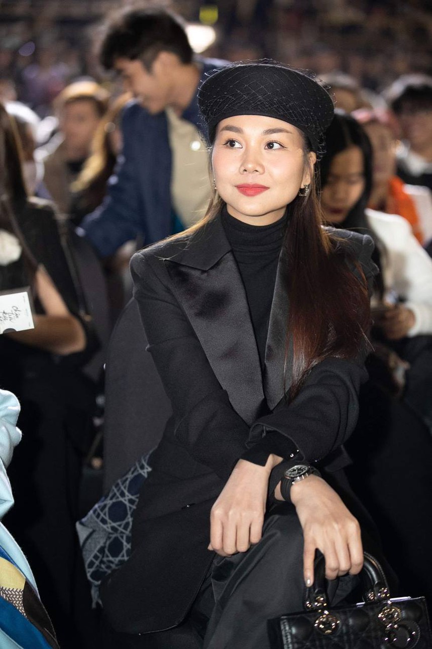 Thanh Hằng xuất hiện ủng hộ "người tình tin đồn" Hà Anh Tuấn, gần 10 nghìn khán giả lấp đầy đêm concert thứ hai - Ảnh 1. Thanh Hằng xuất hiện ủng hộ "người tình tin đồn" Hà Anh Tuấn, gần 10 nghìn khán giả lấp đầy đêm concert thứ hai - Ảnh 1.