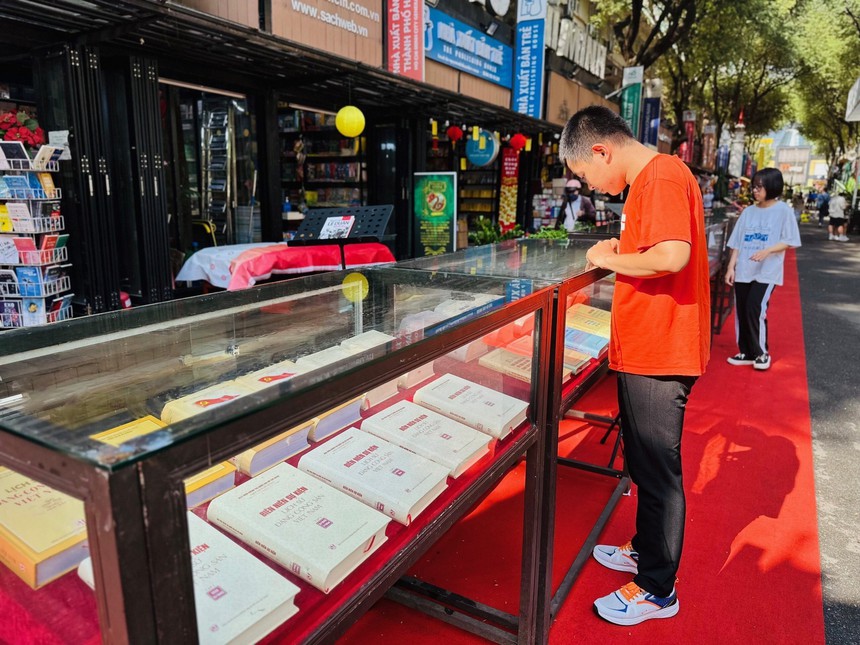 Thành phố Hồ Chí Minh hướng tới mục tiêu trở thành Thủ đô sách Thế giới - Ảnh 3. Thành phố Hồ Chí Minh hướng tới mục tiêu trở thành Thủ đô sách Thế giới - Ảnh 3.