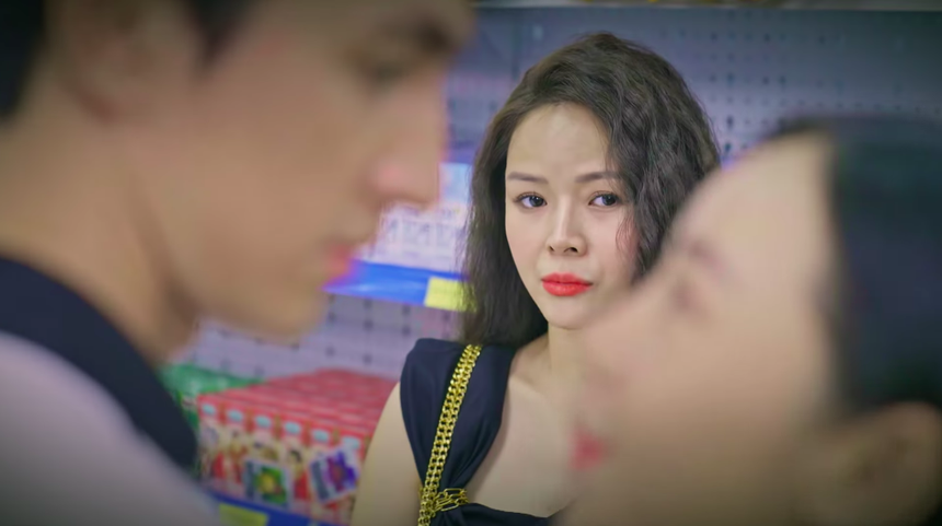 Tiêu chuẩn kép trong phim truyền hình Việt: Đàn ông lớn tuổi độc thân thì tử tế, còn phụ nữ lớn tuổi độc thân lại mưu mô? - Ảnh 12. Tiêu chuẩn kép trong phim truyền hình Việt: Đàn ông lớn tuổi độc thân thì tử tế, còn phụ nữ lớn tuổi độc thân lại mưu mô? - Ảnh 12.