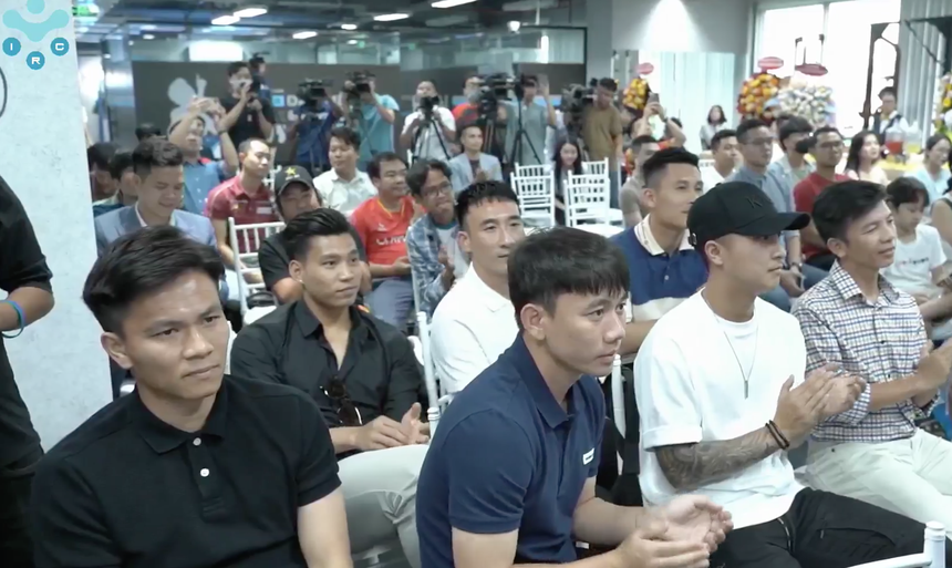 Xuân Trường đồng hành cùng đội tuyển nữ Việt Nam tới World Cup 2023 - Ảnh 2.