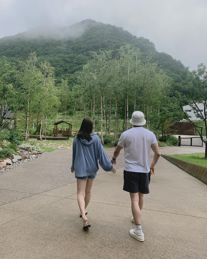 Bị tẩy chay vì kết hôn, sau 14 năm bên nhau Kwon Sang Woo và Á hậu Hàn chứng minh rằng: Hôn nhân không chỉ là mấy lời hứa bên nhau trọn đời - Ảnh 4. Bị tẩy chay vì kết hôn, sau 14 năm bên nhau Kwon Sang Woo và Á hậu Hàn chứng minh rằng: Hôn nhân không chỉ là mấy lời hứa bên nhau trọn đời - Ảnh 4.