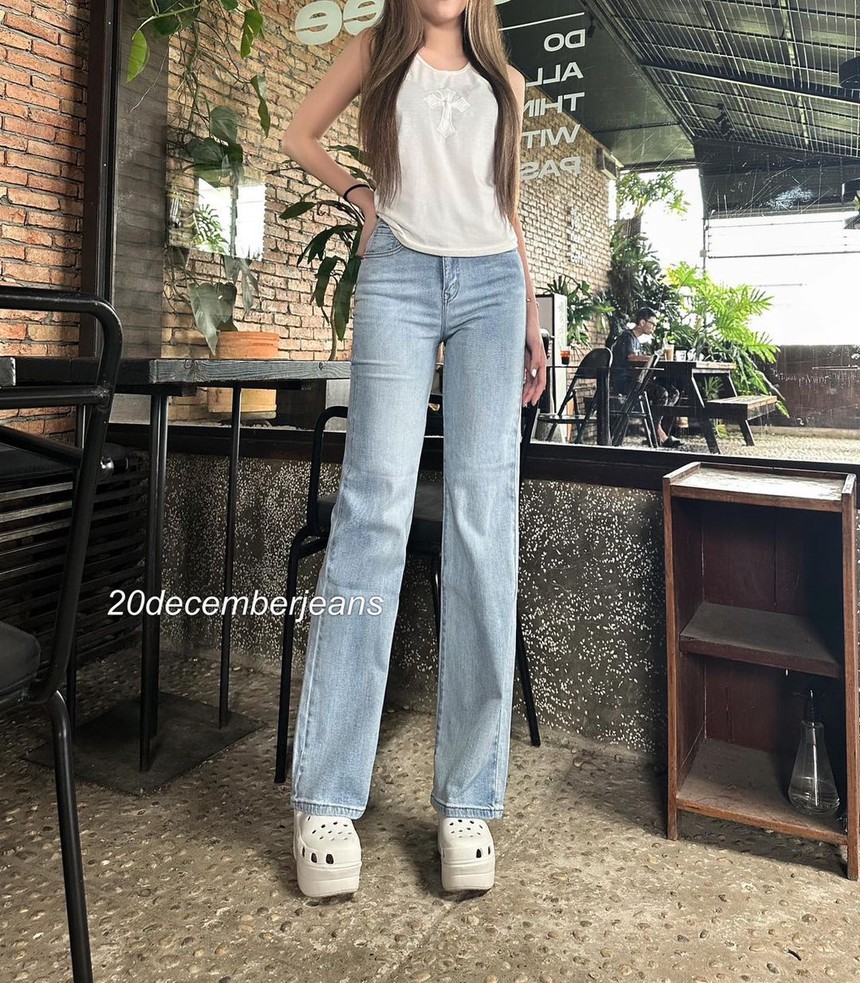 Phụ nữ Pháp thường diện áo sơ mi trắng theo 8 cách độc đáo này, đảm bảo  - Ảnh 5.