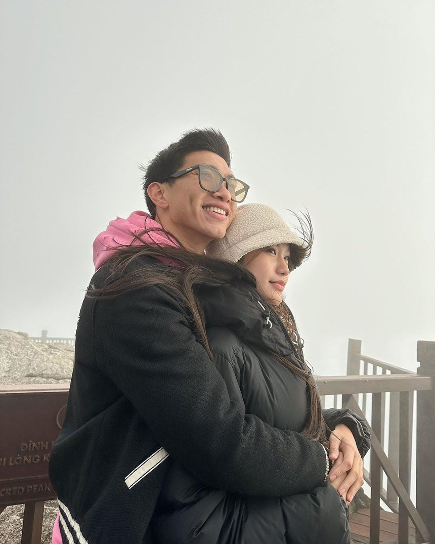 Văn Hậu tung bộ ảnh cực tình bên Hải My, Đức Chinh cover "Vầng trăng khóc" khiến vợ cạn lời - Ảnh 1.