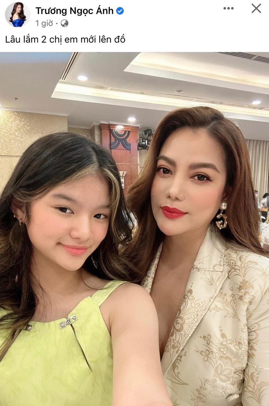 Khoe dáng bên mẹ, con gái Trương Ngọc Anh được khen ngày càng trổ mã xinh đẹp không kém hoa hậu - Ảnh 2.
