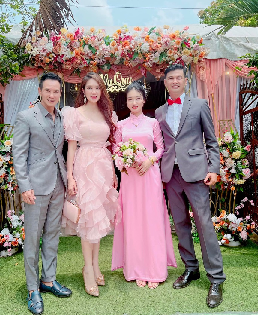 Nam diễn viên hài từng giấu kín chuyện kết hôn ở tuổi 49, cuộc sống với vợ trẻ kém 26 tuổi hiện tại ra sao? - Ảnh 1. Nam diễn viên hài từng giấu kín chuyện kết hôn ở tuổi 49, cuộc sống với vợ trẻ kém 26 tuổi hiện tại ra sao? - Ảnh 1.