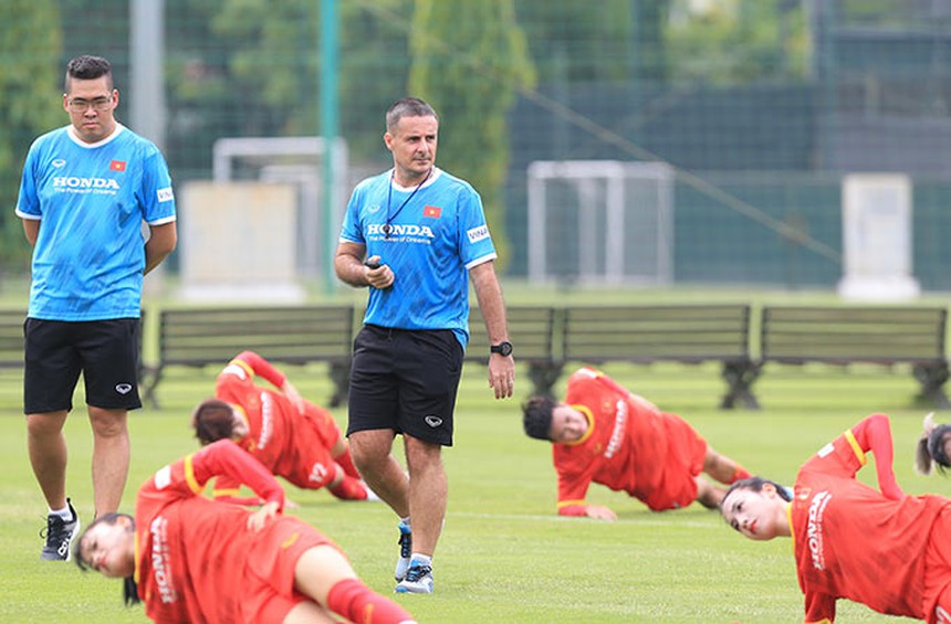 Bóng đá Việt Nam ngày 26/2: Trợ lý HLV Troussier bận làm nhiệm vụ tại U20 Việt Nam - Ảnh 1. Bóng đá Việt Nam ngày 26/2: Trợ lý HLV Troussier bận làm nhiệm vụ tại U20 Việt Nam - Ảnh 1.