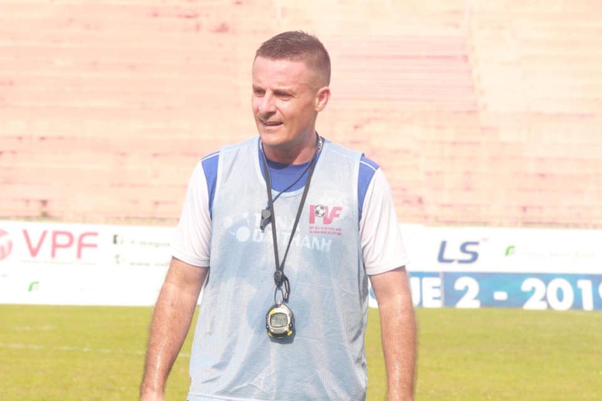 Ông Troussier tặng HLV Mai Đức Chung 'món quà' cực xịn, dồn lực để Việt Nam đá World Cup - Ảnh 1.