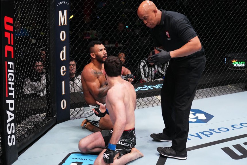 'Khabib của Tajikistan' Nurullo Aliev giành chiến thắng lịch sử tại UFC - Ảnh 1. 'Khabib của Tajikistan' Nurullo Aliev giành chiến thắng lịch sử tại UFC - Ảnh 1.