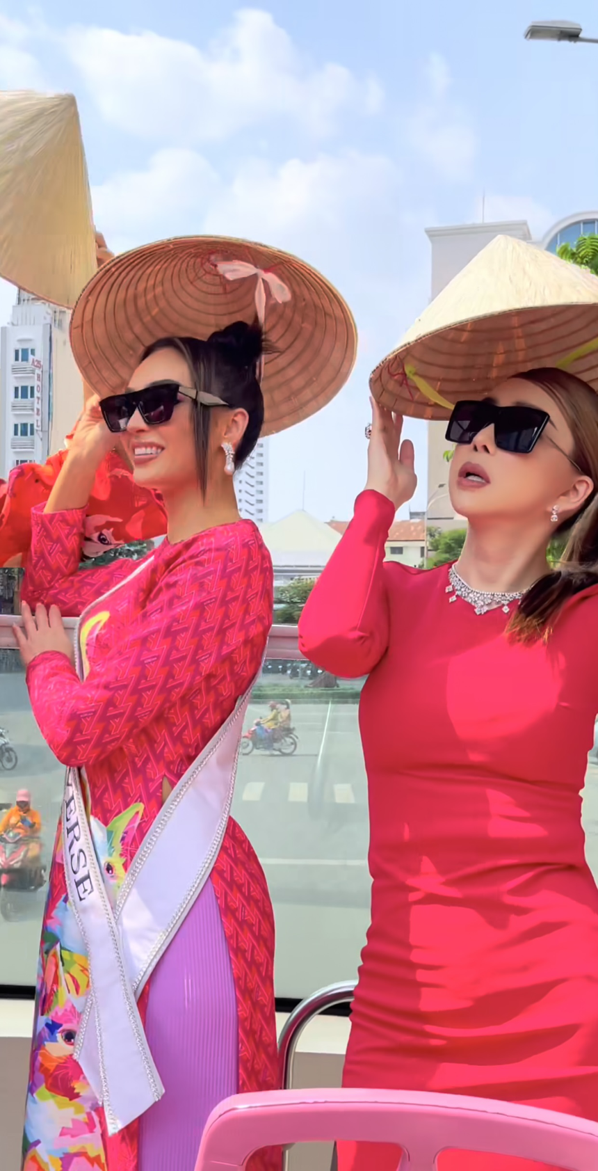 2 trạng thái trái ngược khi Miss Universe sang Việt Nam: Xưa thì hùng hậu, nay yên ắng và 'spotlight' dành cho bà chủ mới - Ảnh 6. 2 trạng thái trái ngược khi Miss Universe sang Việt Nam: Xưa thì hùng hậu, nay yên ắng và 'spotlight' dành cho bà chủ mới - Ảnh 6.