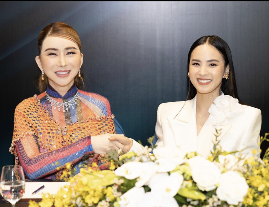 2 trạng thái trái ngược khi Miss Universe sang Việt Nam: Xưa thì hùng hậu, nay yên ắng và 'spotlight' dành cho bà chủ mới - Ảnh 1. 2 trạng thái trái ngược khi Miss Universe sang Việt Nam: Xưa thì hùng hậu, nay yên ắng và 'spotlight' dành cho bà chủ mới - Ảnh 1.