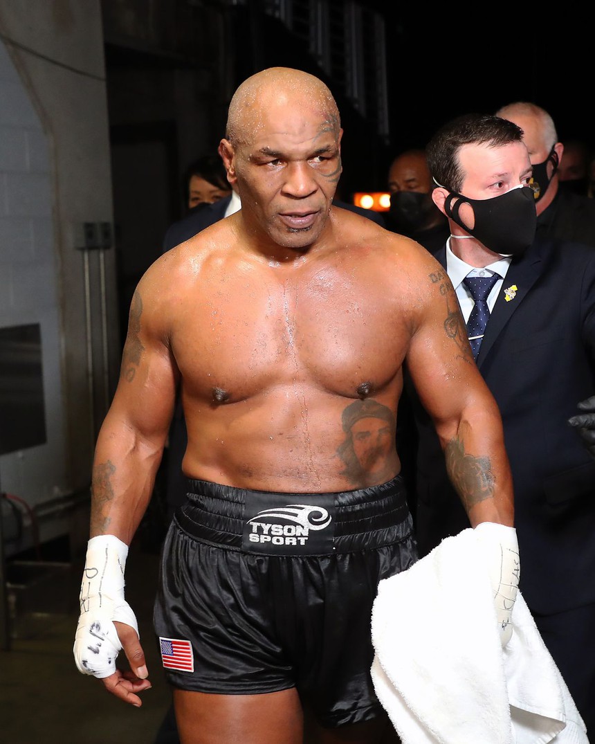 Mike Tyson và Floyd Mayweather bất đồng ý kiến về trận đấu giữa Jake Paul vs Tommy Fury - Ảnh 3. Mike Tyson và Floyd Mayweather bất đồng ý kiến về trận đấu giữa Jake Paul vs Tommy Fury - Ảnh 3.