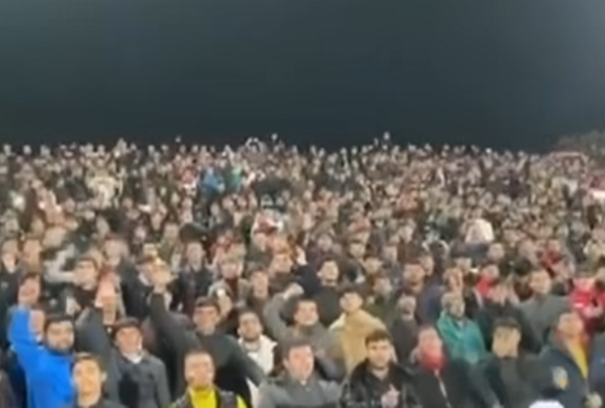 'Khabib của Tajikistan' Nurullo Aliev giành chiến thắng lịch sử tại UFC - Ảnh 4. 'Khabib của Tajikistan' Nurullo Aliev giành chiến thắng lịch sử tại UFC - Ảnh 4.