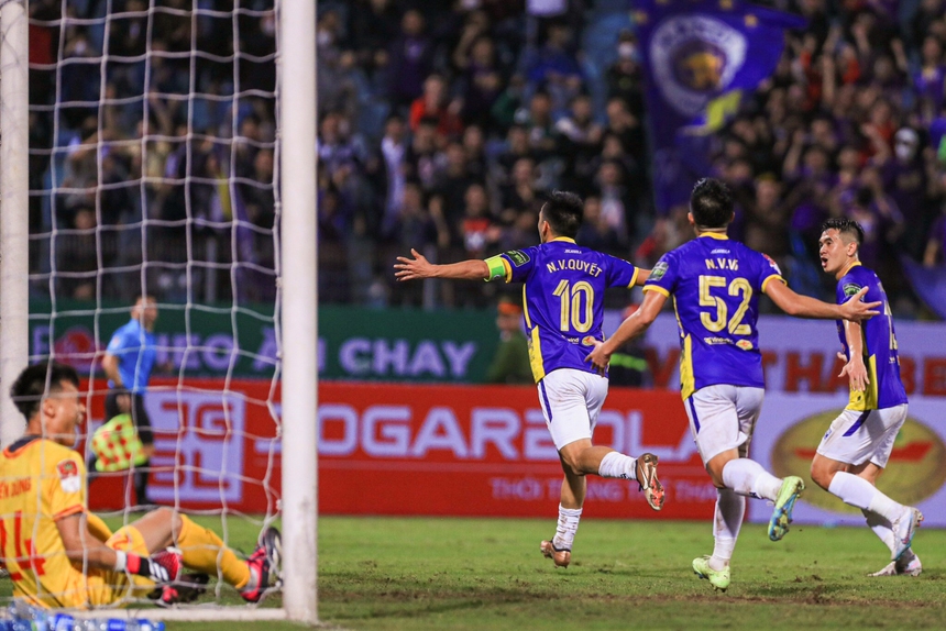 Quả bóng Vàng gây tranh cãi, phải chăng bởi thầy Park đi vào 1 "vết xe đổ" của Hữu Thắng? - Ảnh 4.