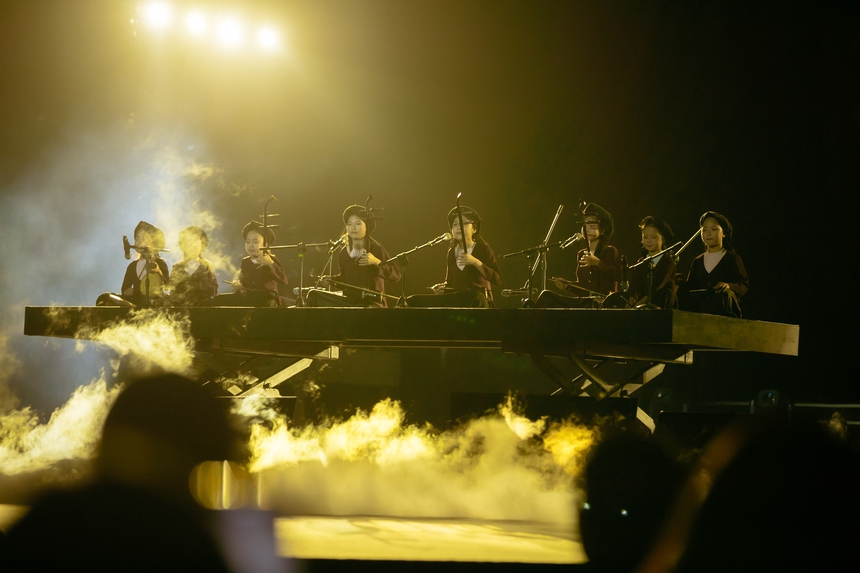 Vẫn có những tiếc nuối, nhưng Hà Anh Tuấn đã có một Chân Trời thực sự Rực Rỡ tại quê nhà - Ảnh 8. Vẫn có những tiếc nuối, nhưng Hà Anh Tuấn đã có một Chân Trời thực sự Rực Rỡ tại quê nhà - Ảnh 8.