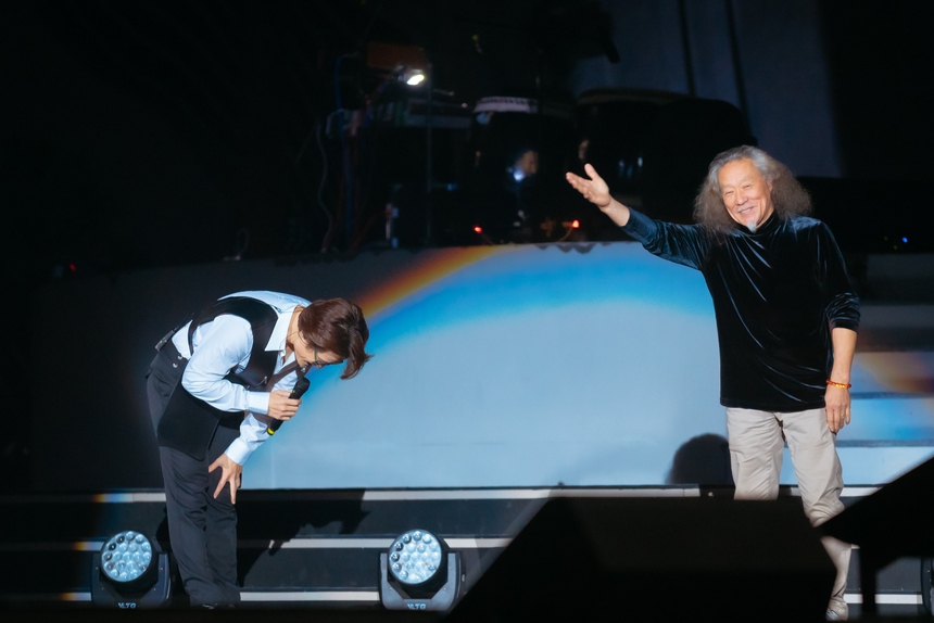 Vẫn có những tiếc nuối, nhưng Hà Anh Tuấn đã có một Chân Trời thực sự Rực Rỡ tại quê nhà - Ảnh 11. Vẫn có những tiếc nuối, nhưng Hà Anh Tuấn đã có một Chân Trời thực sự Rực Rỡ tại quê nhà - Ảnh 11.