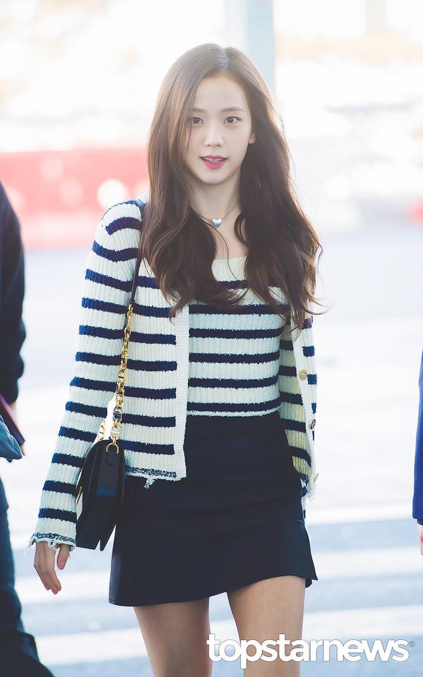 Jisoo Blackpink rạng rỡ trên đường khởi hành sang tham dự tuần lễ thời trang Paris - Ảnh 4. Jisoo Blackpink rạng rỡ trên đường khởi hành sang tham dự tuần lễ thời trang Paris - Ảnh 4.