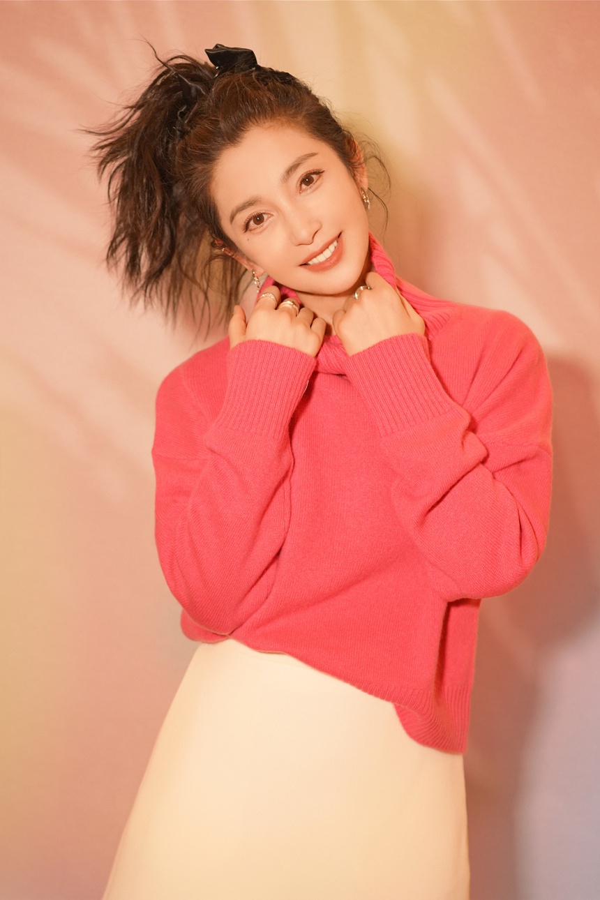 Nhan sắc gây sốt của Lý Băng Băng đón sinh nhật tuổi 50 - Ảnh 2.