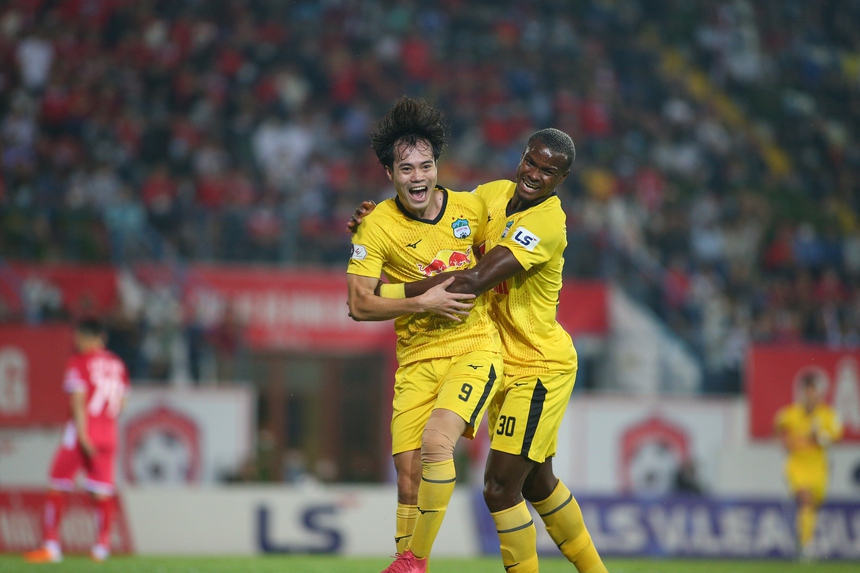 'Món quà' từ HLV Kiatisuk sẽ giúp Văn Toàn vượt qua nỗi sợ hãi từng bủa vây Công Phượng, Xuân Trường - Ảnh 2.