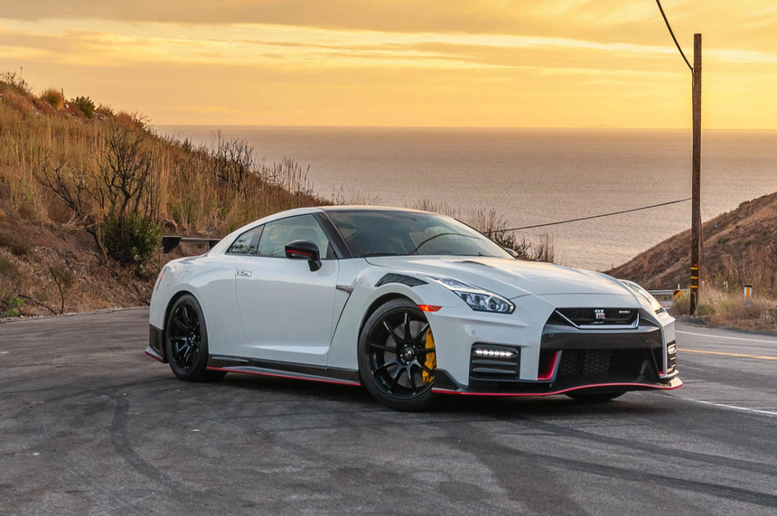 Nissan GT-R Nismo đầu tiên về Việt Nam: Toàn đồ chơi hàng thửa, giá bên Mỹ đã vài tỷ thì đại gia Việt đúng chuẩn dân chơi - Ảnh 6. Nissan GT-R Nismo đầu tiên về Việt Nam: Toàn đồ chơi hàng thửa, giá bên Mỹ đã vài tỷ thì đại gia Việt đúng chuẩn dân chơi - Ảnh 6.