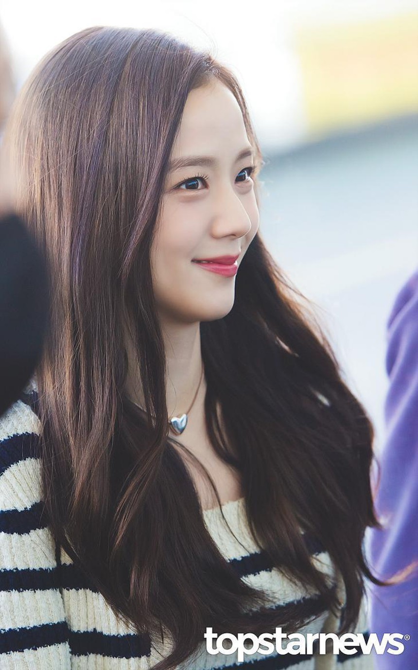 Jisoo Blackpink rạng rỡ trên đường khởi hành sang tham dự tuần lễ thời trang Paris - Ảnh 7. Jisoo Blackpink rạng rỡ trên đường khởi hành sang tham dự tuần lễ thời trang Paris - Ảnh 7.