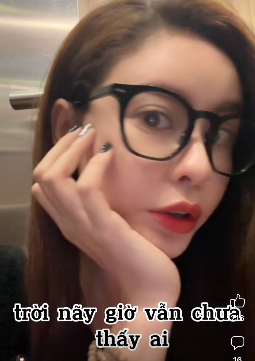 Trương Quỳnh Anh mắc kẹt trong thang máy, phải cầu cứu suốt 20 phút - Ảnh 1.