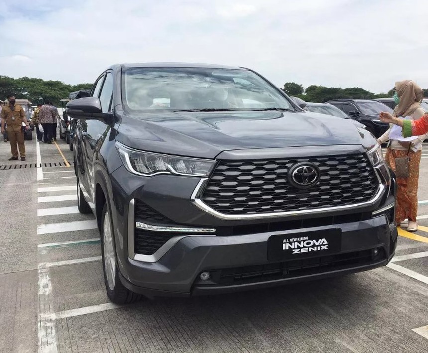 Toyota Innova vừa cho chúng ta thêm một lý do về độ cuồng: Xe đời cũ mà vẫn được nâng cấp dù đời mới đã bán - Ảnh 2.