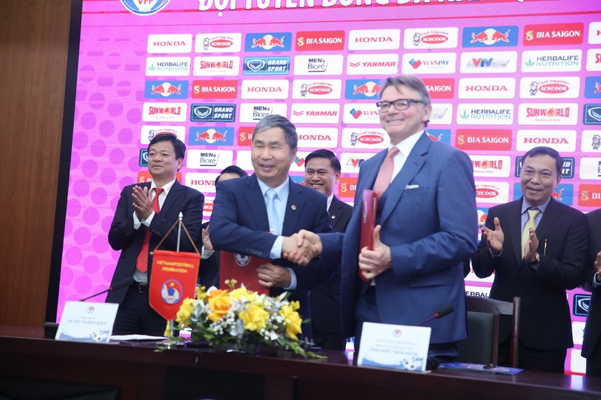 HLV Troussier: 'World Cup là mục tiêu sau cùng của bóng đá Việt Nam' - Ảnh 3. HLV Troussier: 'World Cup là mục tiêu sau cùng của bóng đá Việt Nam' - Ảnh 3.