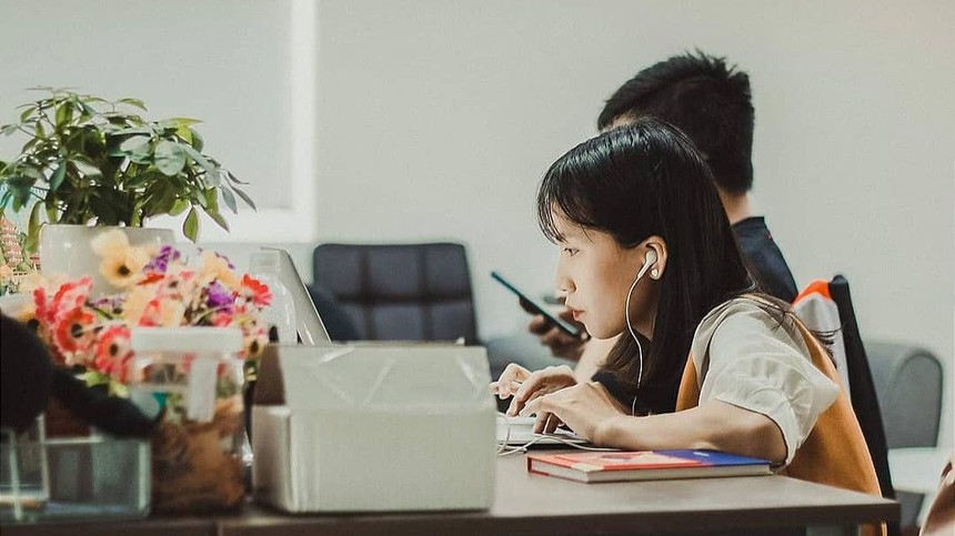 Cuộc sống cái gì cũng có, tiện lợi từ bữa ăn giấc ngủ, nhưng giới trẻ ngày nay sướng hay khổ hơn thời xưa? - Ảnh 4.