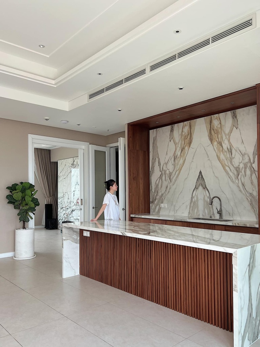 Hoa hậu từng khiến mẹ ruột xót xa bởi chứng trầm cảm, rối loạn ăn uống giờ ra sao? - Ảnh 6.