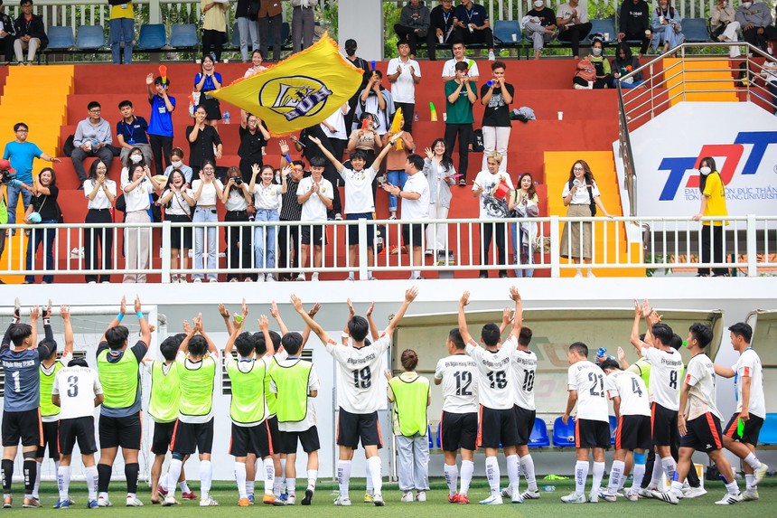 Trẻ trung như bóng đá sinh viên - Ảnh 1.