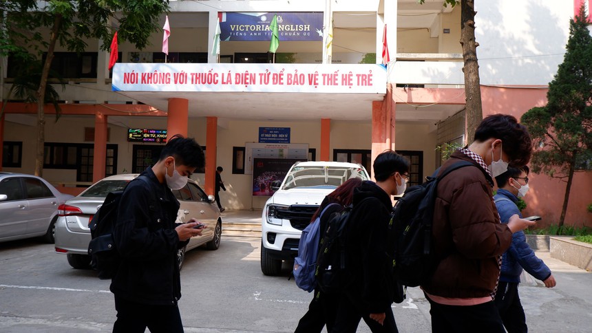 Phóng sự đáng báo động về thuốc lá điện tử: Sinh viên nhập viện vì sốc phản vệ, các “hiện tượng mạng” cũng tiếp tay quảng cáo tràn lan - Ảnh 4.