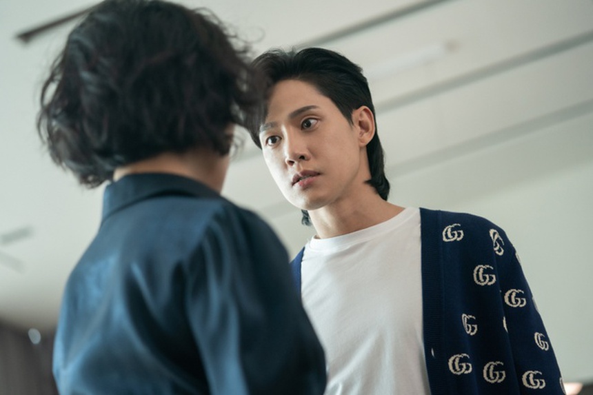 Hóng 'The Glory' phần 2, 'soi' thân thế danh gia vọng tộc của nam diễn viên Park Sung Hoon - Ảnh 4.