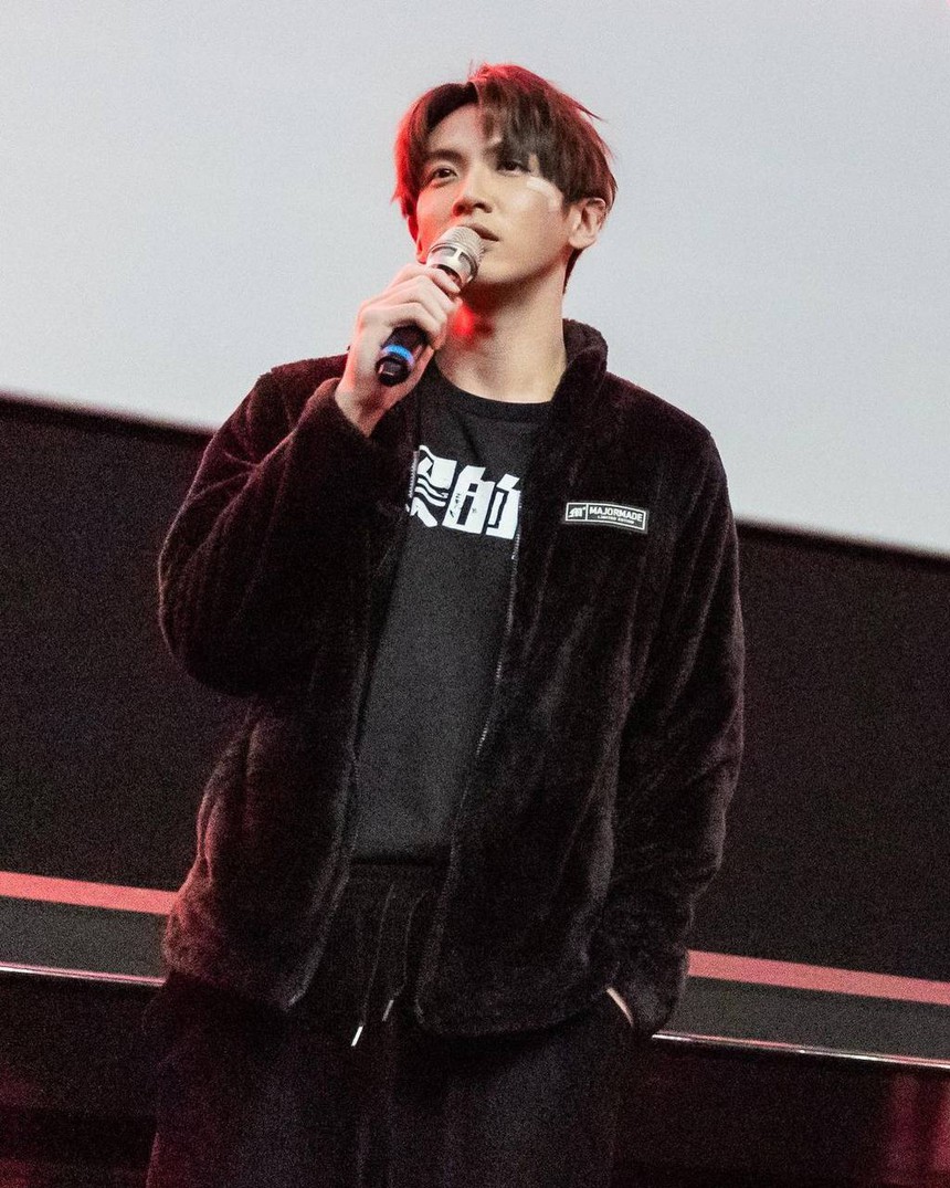 'Nam thần thanh xuân' Kha Chấn Đông chính thức lộ diện sau tai nạn nổ mặt, nhan sắc có còn như xưa? - Ảnh 2.