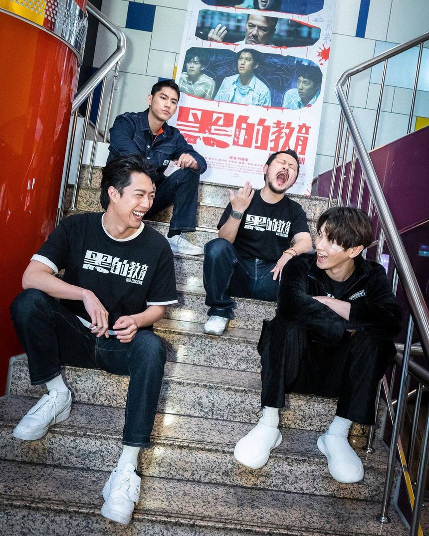 'Nam thần thanh xuân' Kha Chấn Đông chính thức lộ diện sau tai nạn nổ mặt, nhan sắc có còn như xưa? - Ảnh 8.