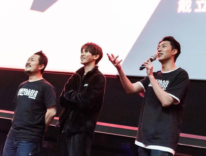 'Nam thần thanh xuân' Kha Chấn Đông chính thức lộ diện sau tai nạn nổ mặt, nhan sắc có còn như xưa? - Ảnh 3.